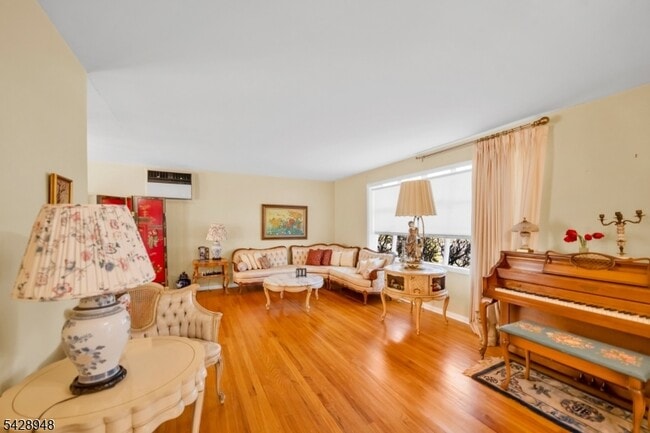 Building Photo - 204 Tryon Pl