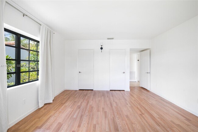 Building Photo - 7531 Beach View Dr