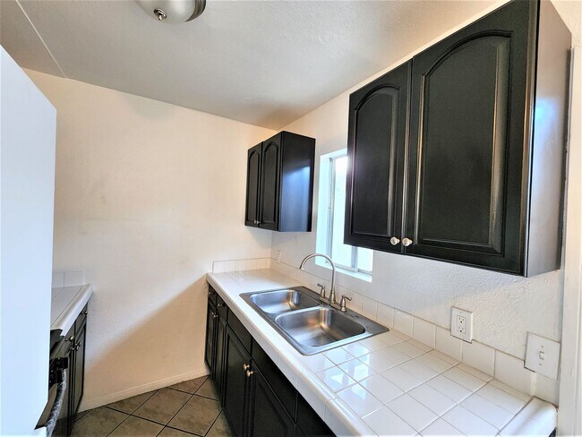 Building Photo - 1bd/1ba Apt with Private Patio, Near Navy ...