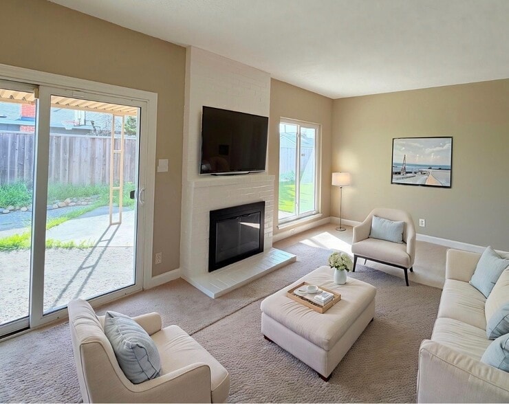 Building Photo - 1Acapulco Rd