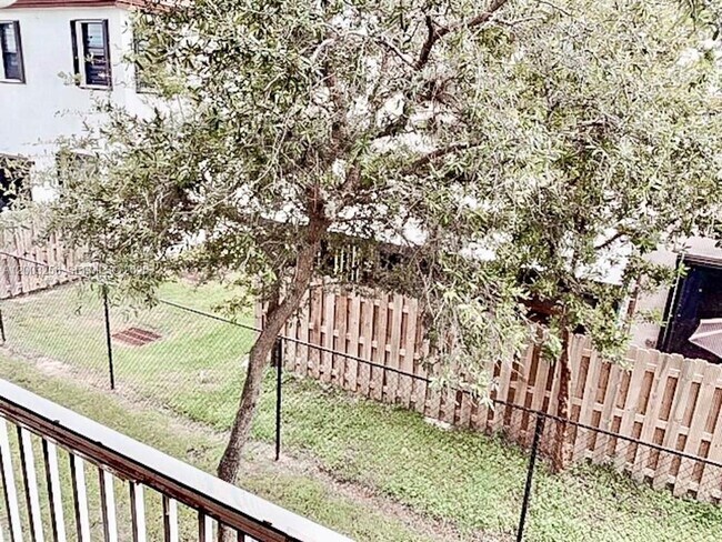 Building Photo - 464 NE 210th Cir Terrace