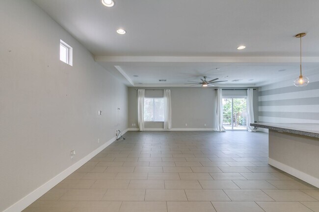 Building Photo - 4586 W Camero Ave