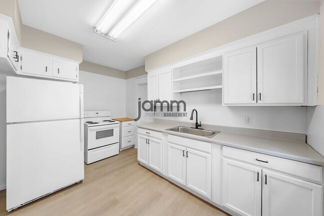 Building Photo - 1695 Glenmont Rd