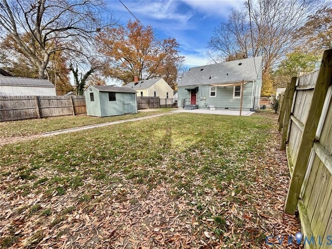 Building Photo - 910 Forest View Dr