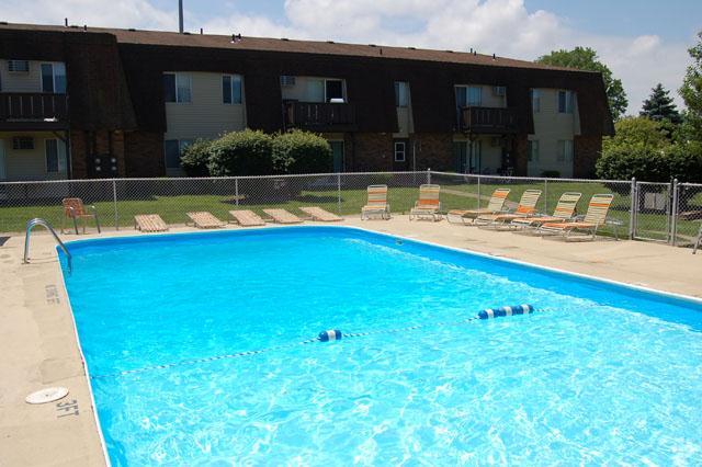 Pool - Lake Point Apartments