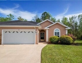 Building Photo - Amenities + landscaping ! 3/2