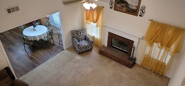 Building Photo - 731 Thompson Ridge Dr