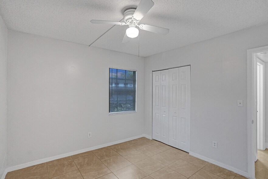 Building Photo - 447 NE 210th Circle Ter