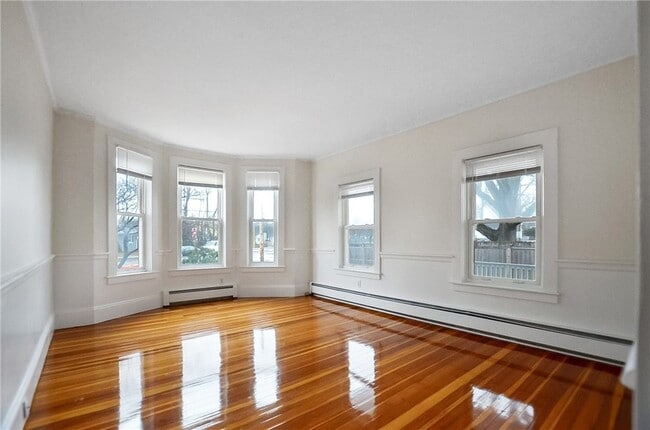 Building Photo - 292 Pleasant St