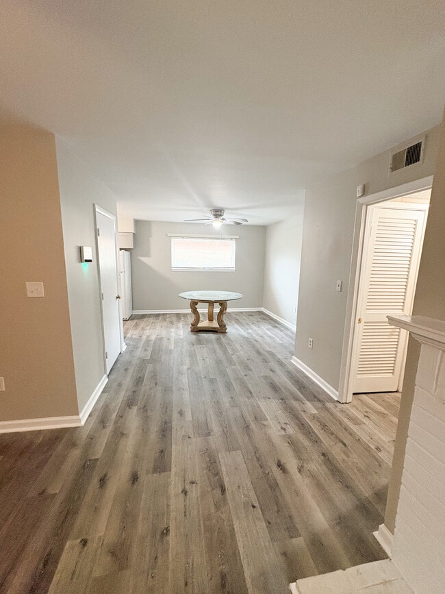 Building Photo - 1100 Skyland Dr