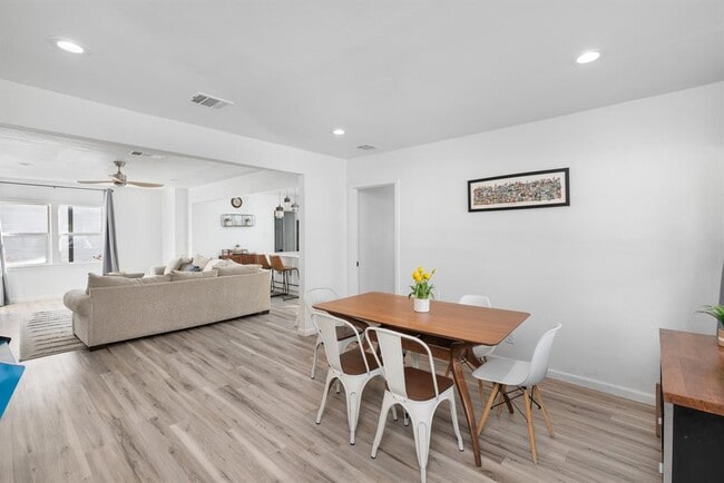 Building Photo - 2407 Hancock Dr