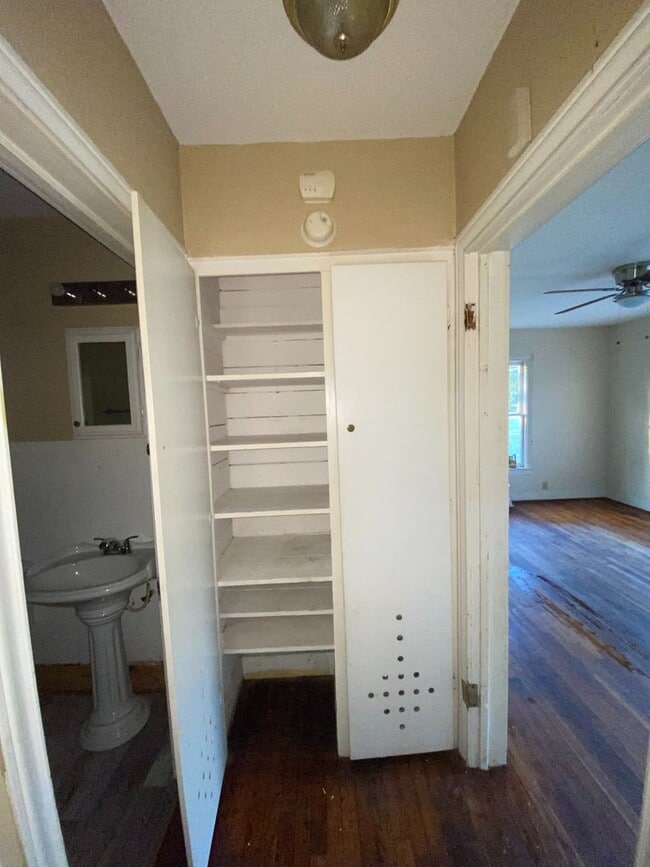 Building Photo - Single Family House