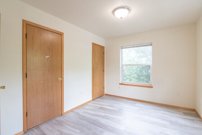 Building Photo - 508 NE Graham St