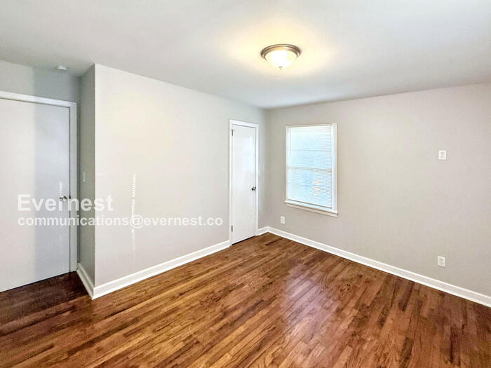 Building Photo - 1309 5th Pl NW