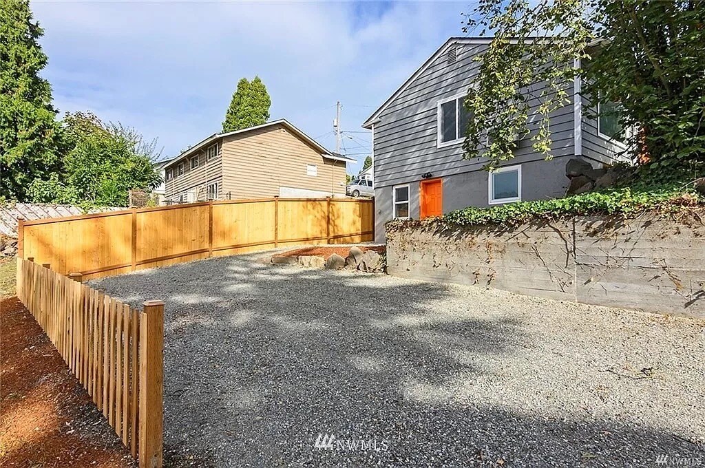Building Photo - 3716 S Roxbury St