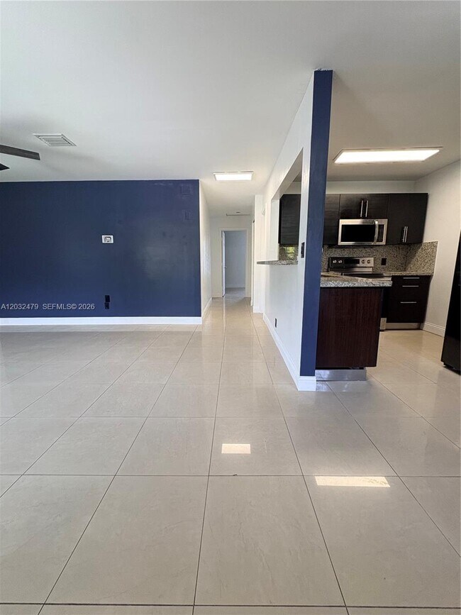 Building Photo - 1116 N 61st Ave