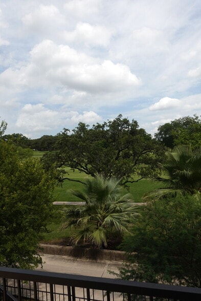 Building Photo - 7342 Oak Manor Dr