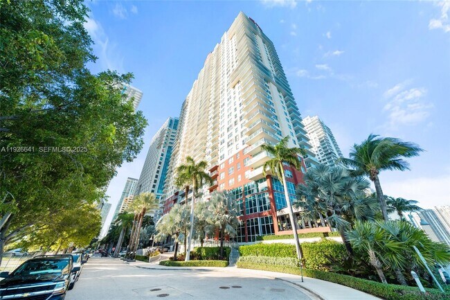 Building Photo - 1155 Brickell Bay Dr