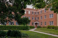 Building Photo - Comfort, Convenience & Charm in a Hidden G...