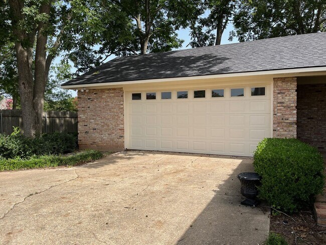 Building Photo - 500 S Dresden Ct