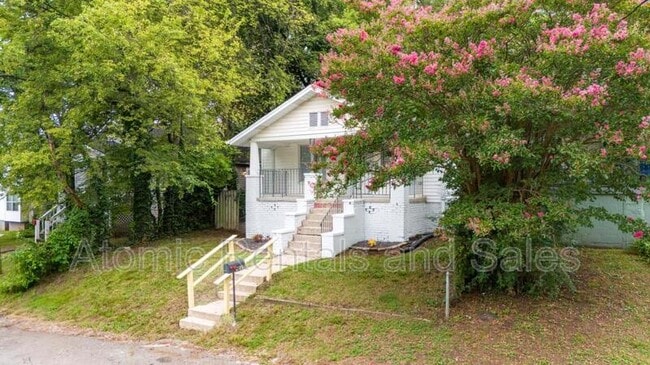 Building Photo - 411 James Ave
