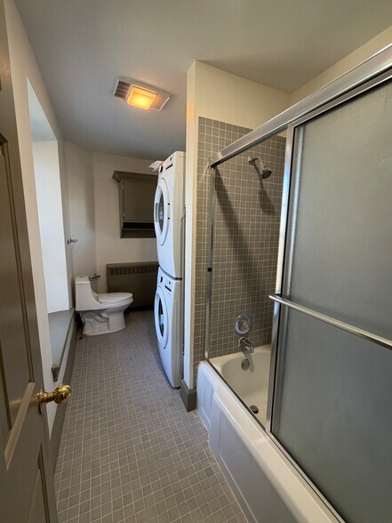 Building Photo - 28 W Main St