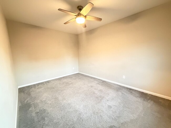 Building Photo - 1325 Horse Shoe Bnd