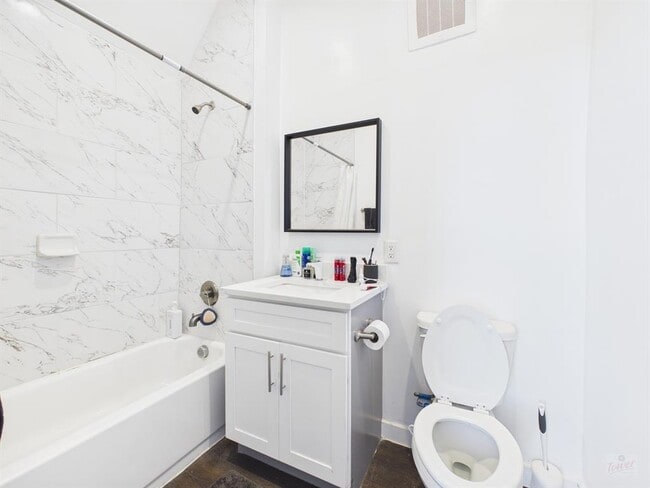 Building Photo - 1010 W 26th St