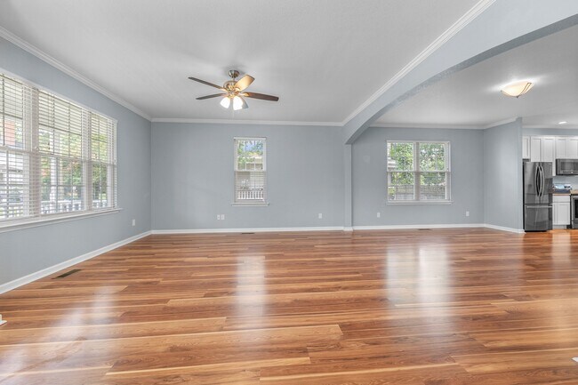 Building Photo - 426 W 28th St