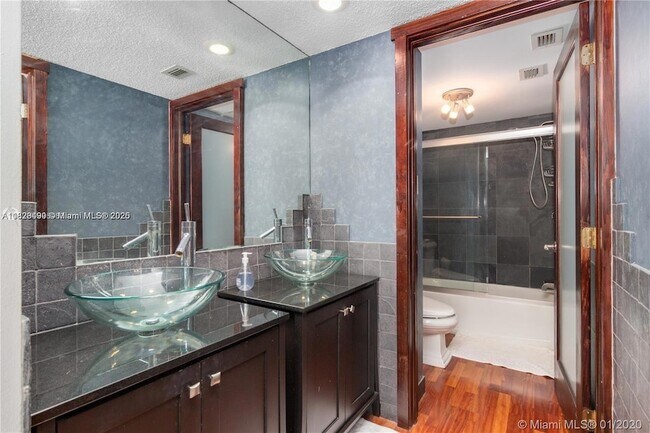 Building Photo - 18021 Biscayne Blvd