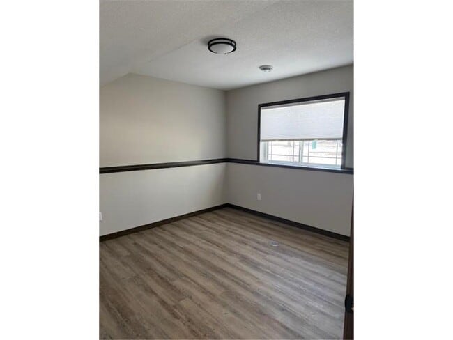 Building Photo - 614 Dillon Ave N