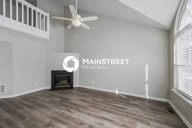 Building Photo - 4 Bedroom Pet-Friendly Home in LOUISVILLE, KY with Main Street Renewal