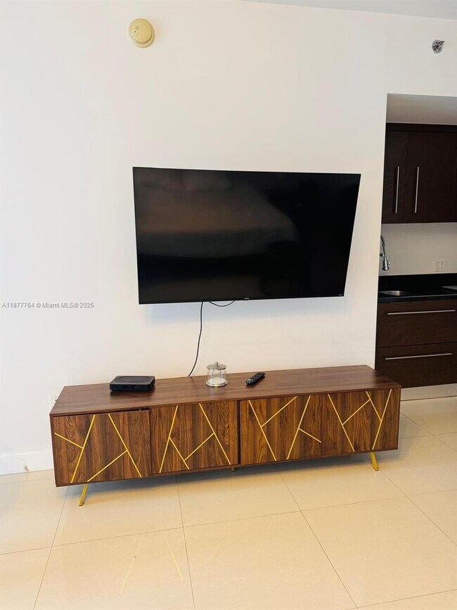 Building Photo - 475 Brickell Ave