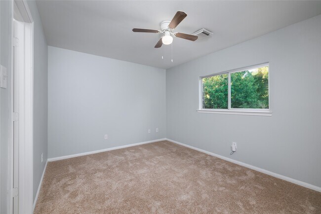 Building Photo - 14 Barker Ridge Ct