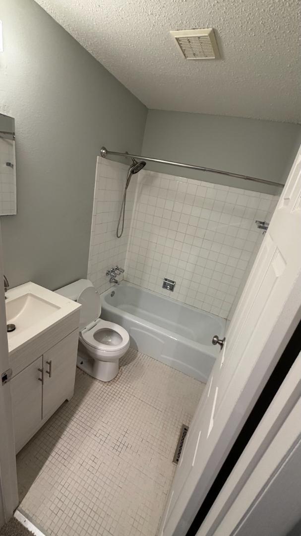 Building Photo - 252 Glandore Dr