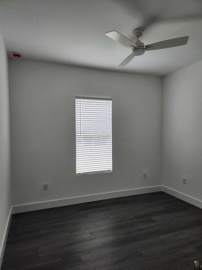 Building Photo - 309 Lakewood Ln