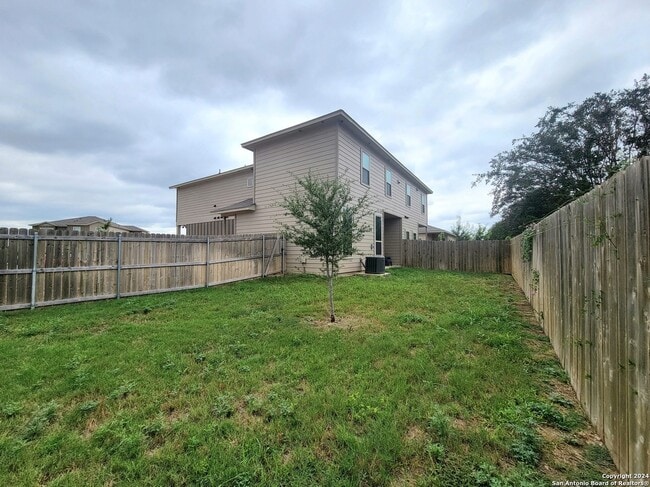 Building Photo - 2251 Avery Village