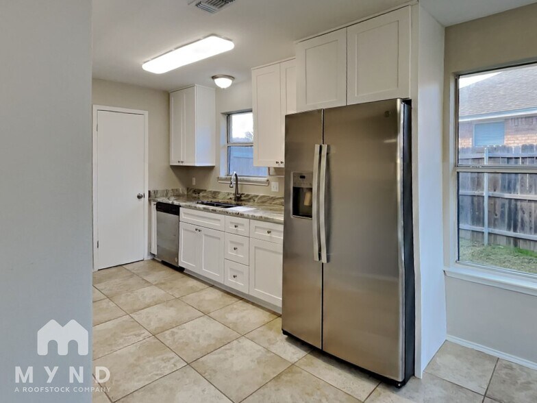 Building Photo - 705 Stonebrooke Dr