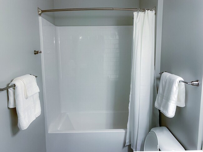 Building Photo - 1400 E Walnut St