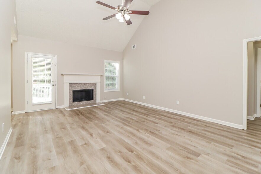 Building Photo - 2975 Northcliff Dr