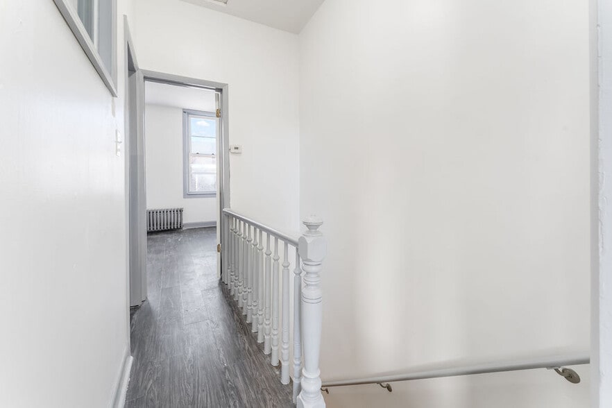 Building Photo - 549 9th St