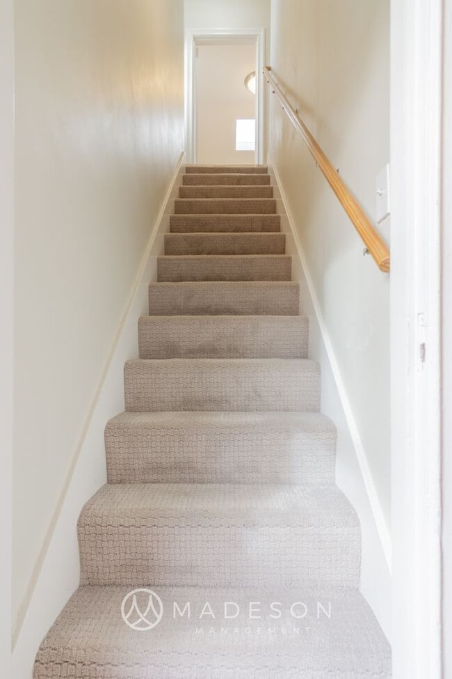 Building Photo - Charming First Hill Single Family House wi...