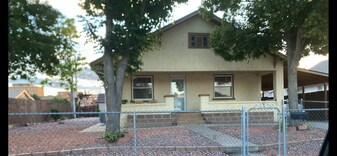 Building Photo - 1827 Pine St