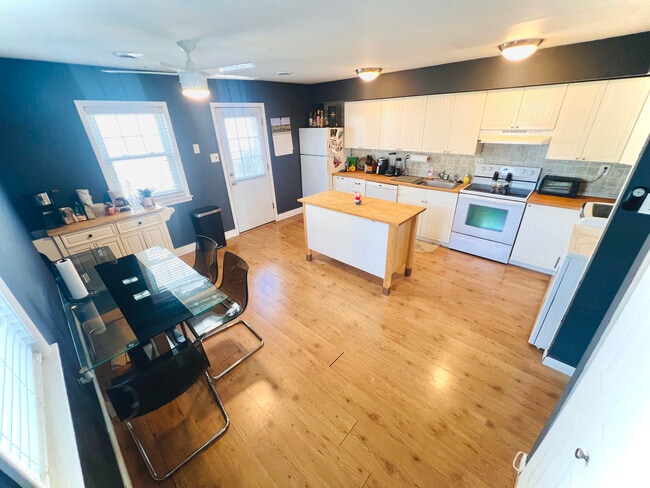 Building Photo - 515 York Rd.