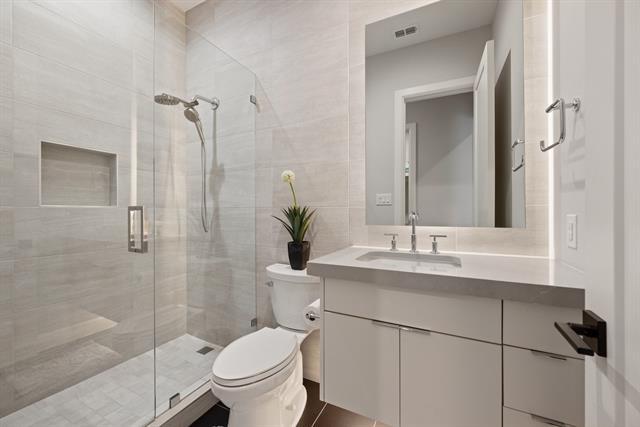 Building Photo - 2850 Lakeside Pkwy