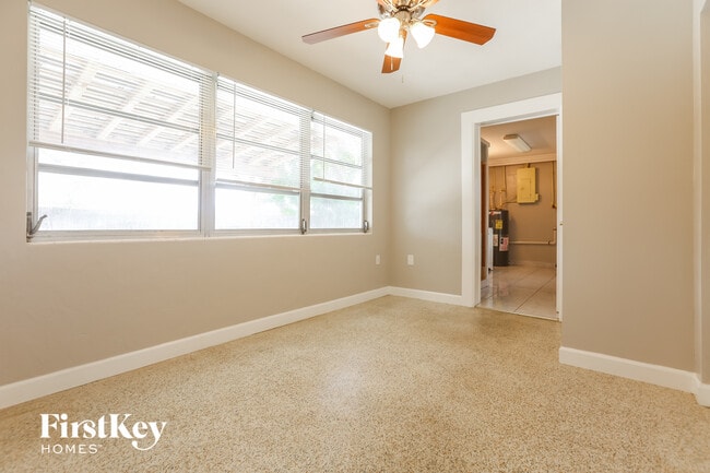 Building Photo - 75 Lakeview Ln