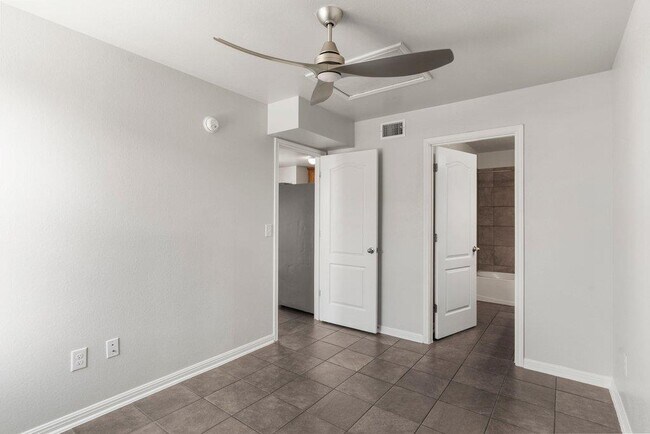 Building Photo - 1600 Arbor Knot Dr