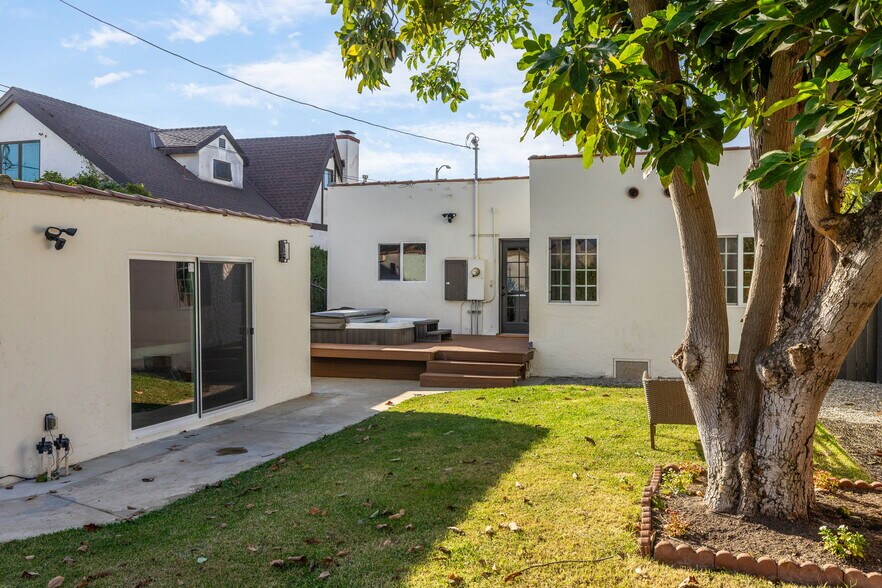 Building Photo - 3758 Gaviota Ave