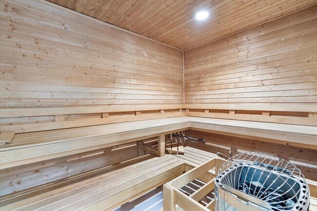 Building Photo - 601 NE 36th St