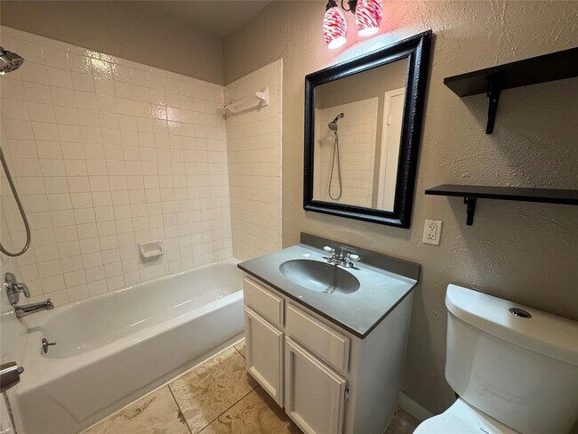 Building Photo - 502 Green Valley Cove